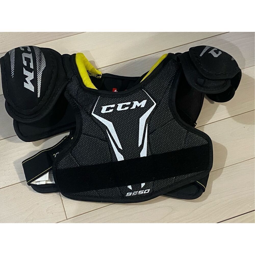 CCM TACKS 9550 MD Hockey Shoulder Pads Youth size M